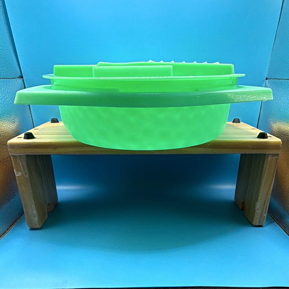 Tupperware grater bowl 785-2 Green Coarse Grater w/ Handle & Bowl 2-Piece Set
